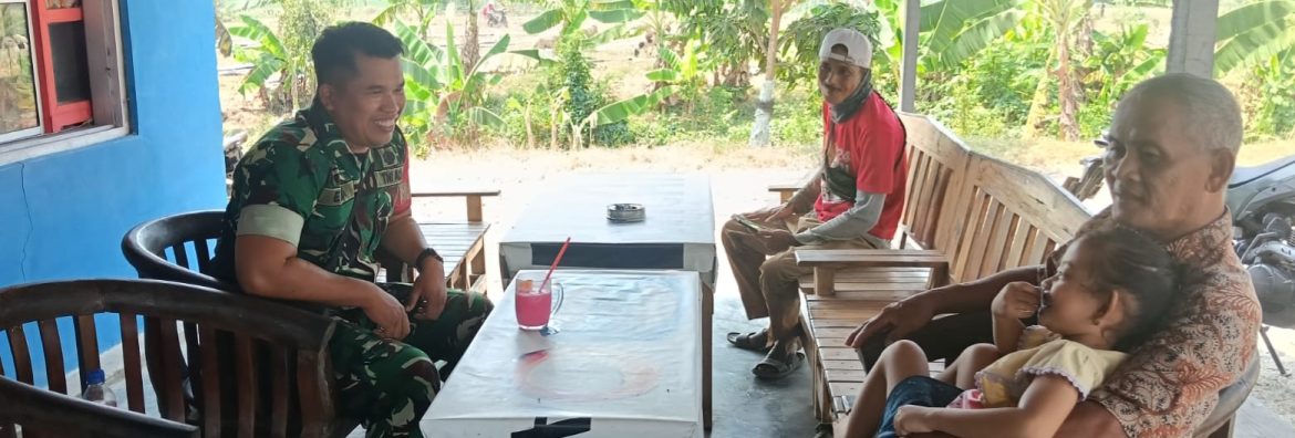 Komsos Babinsa Koramil 1601/Indramayu Pererat Silaturahmi dan Ajak Warga Desa Balongan Jaga Kamtibmas