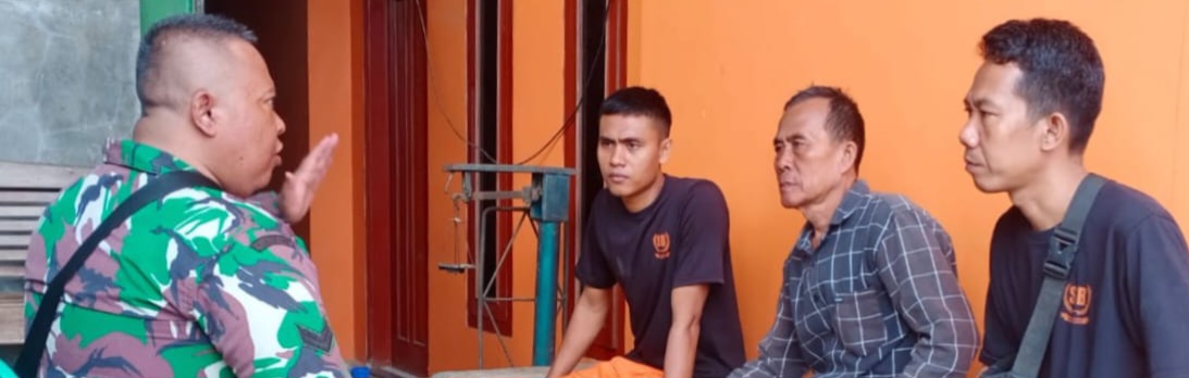 Babinsa Koramil 1605/Sukagumiwang Pererat Silaturahmi Lewat Komsos Bersama Warga Desa Bondan