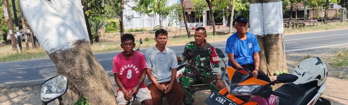 Babinsa Koramil 1603/Lohbener Perkuat Sinergi dengan Masyarakat Melalui Komsos di Desa Lohbener