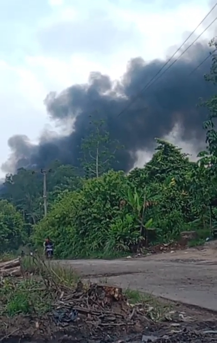 Beruntun Tiga Kali Kebakaran Penyulingan Minyak Ilegal di Babat Toman, Kali Ini Diduga Lokasi Kilang Pernah Dibongkar Polda Sumsel