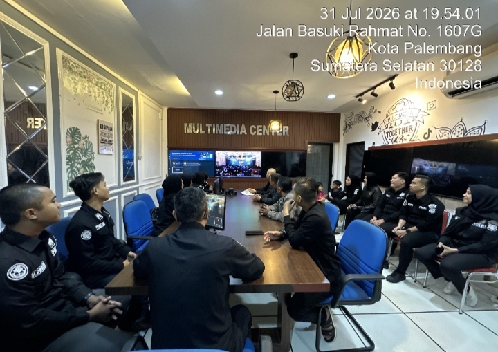 Tindak Lanjuti Arahan Kapolri, Personel Bidhumas Polda Sumsel Gelar Nobar Malam Penganugerahan Hoegeng Awards 2026