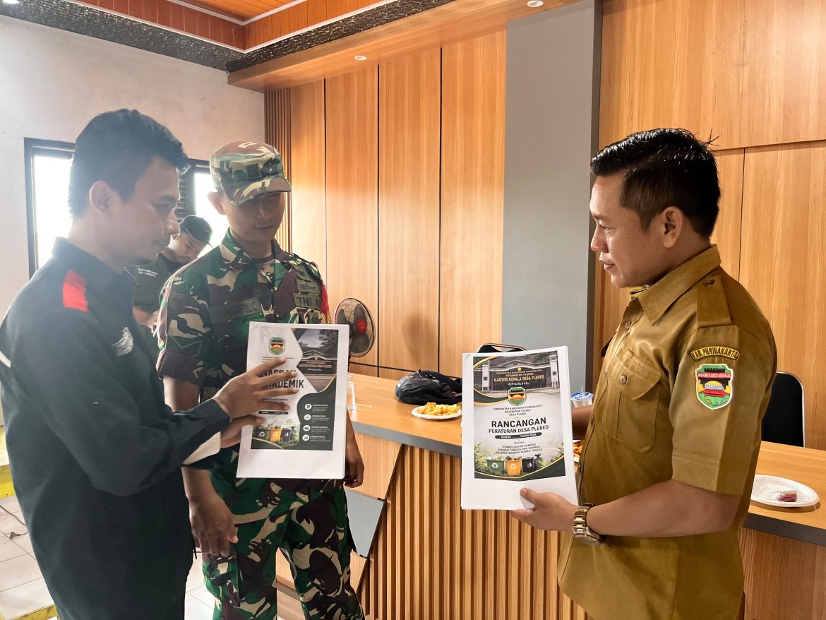 Mahasiswa KKN UBP Karawang Dorong Desa Plered Miliki Perdes Pengelolaan Sampah