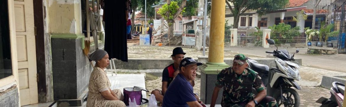 Komsos Babinsa Koramil 1605 Sukagumiwang Perkuat Sinergi dengan Warga Desa Jengkok