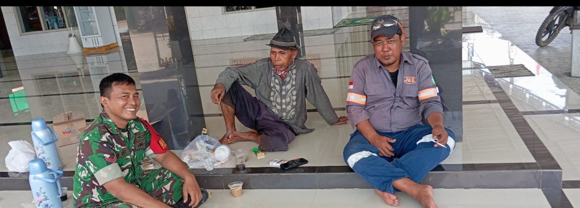Komsos Babinsa Koramil 1601/Indramayu Perkuat Kedekatan dengan Warga Desa Gelarmandala