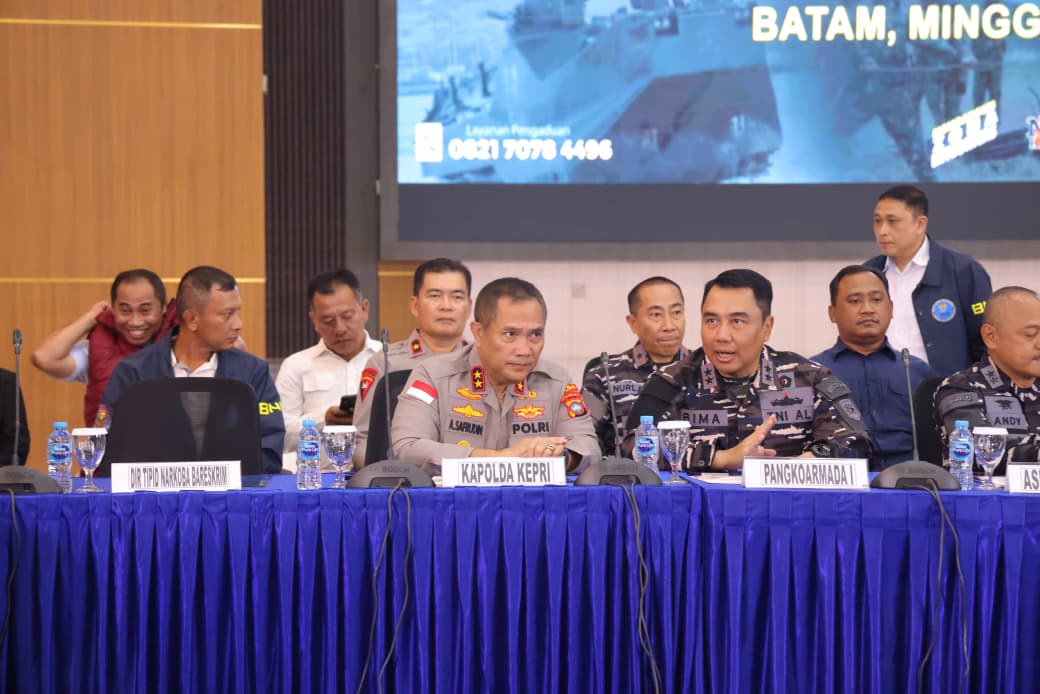 KAPOLDA KEPRI IKUTI KONFERENSI PERS PENGUNGKAPAN PENYELUNDUPAN 1,3 TON KETAMINE DI PERAIRAN BATAM