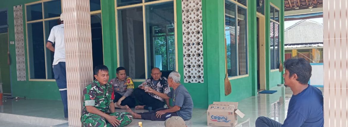 Babinsa Koramil 1601/Indramayu Gelar Komsos Bersama Warga Desa Gelarmandala