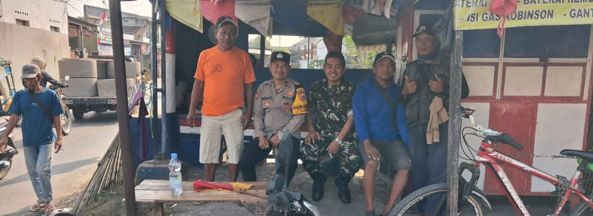 Babinsa Koramil 1608 Karangampel Komsos Bersama Warga Desa Sendang, Perkuat Silaturahmi dan Jaga Kondusivitas