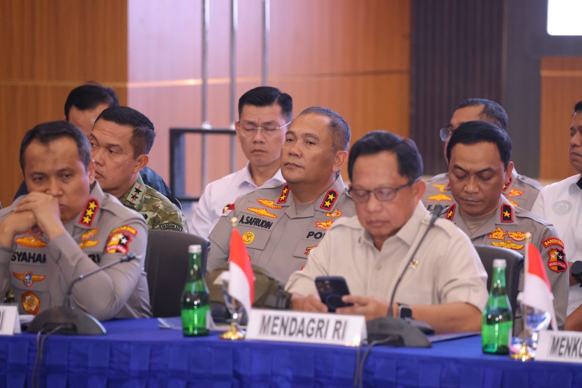 KAPOLDA KEPRI HADIRI KONFERENSI PERS PEMUSNAHAN BARANG BUKTI KETAMIN 1,3 TON