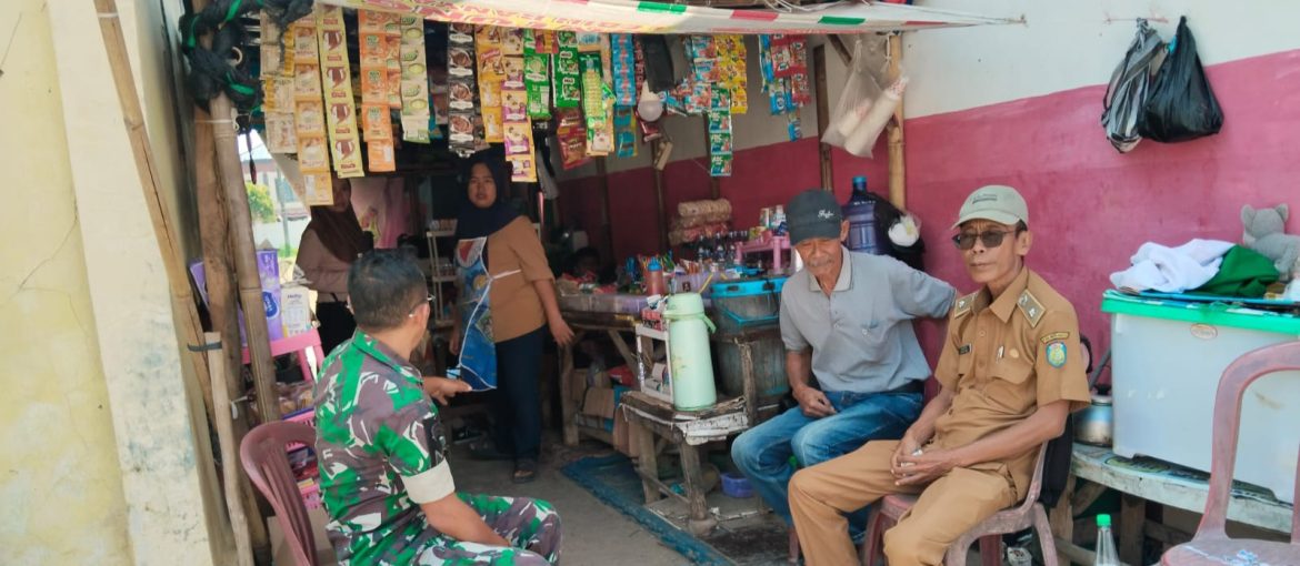 Babinsa Koramil 1601/Indramayu Perkuat Komsos, Ajak Warga Jaga Kebersihan dan Waspadai Kebakaran