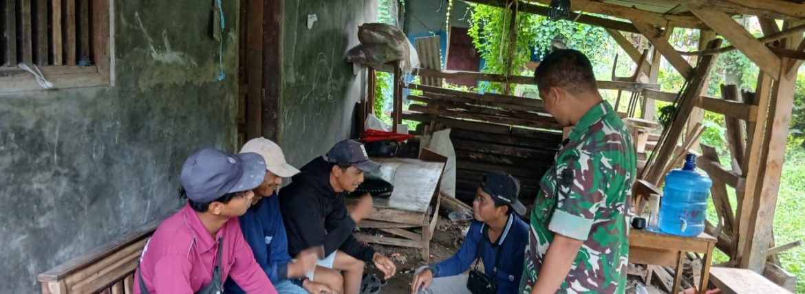 Komsos Babinsa Koramil 1605 Sukagumiwang Bersama Karang Taruna dan Masyarakat Desa Tersana