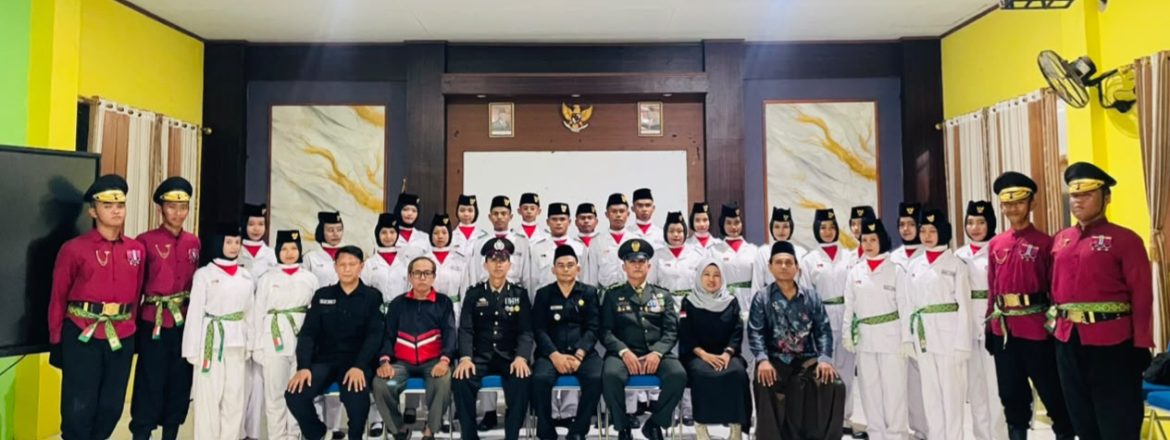 H Cukim Anggota Koramil 1609 Juntinyuat Hadiri Pengukuhan Paskibra Tingkat Kecamatan Juntinyuat