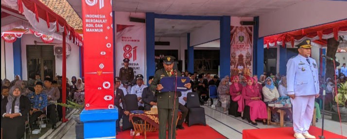 Koramil 1608 Karangampel Laksanakan Upacara HUT Kemerdekaan RI ke-81 Tingkat Kecamatan Kedokanbunder
