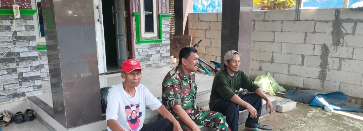 Komsos Babinsa Koramil 1605/Sukagumiwang Bersama Warga Tenajar Lor, Pererat Silaturahmi dan Kemanunggalan TNI dengan Rakyat