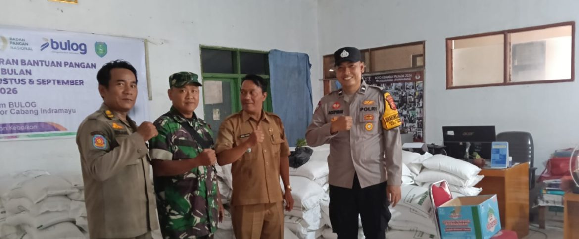 Koramil 1601 Indramayu Dampingi Penyaluran Bantuan Beras untuk 619 KPM Kelurahan Lemahabang