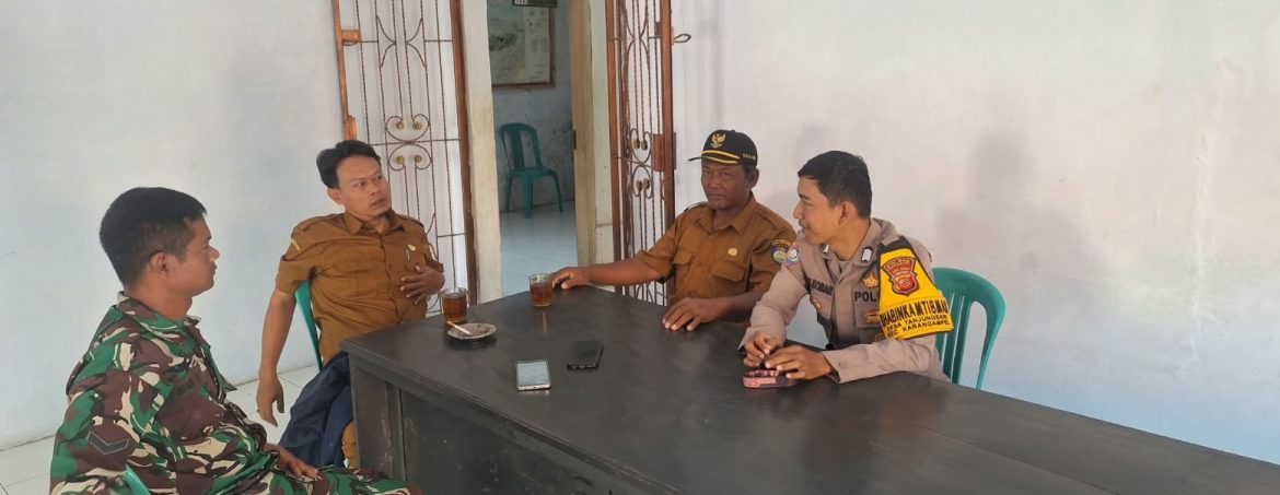 Babinsa Koramil 1608 Karangampel Komsos Bersama Warga Desa Tanjungsari, Ajak Warga Jaga Kamtibmas