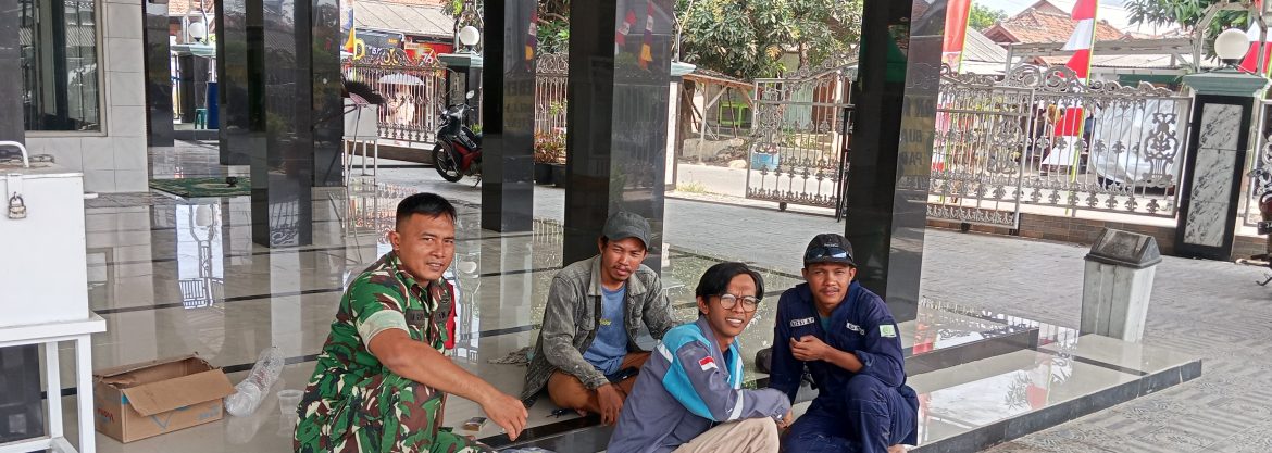 Komsos Anggota Koramil 1601/Indramayu Pererat Kedekatan dengan Masyarakat Desa Gelarmandala