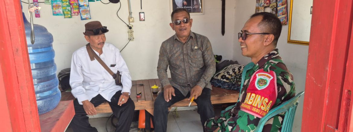 Babinsa Koramil 1601/Indramayu Komsos Bersama Warga Desa Tegalurung, Perkuat Ketahanan Pangan