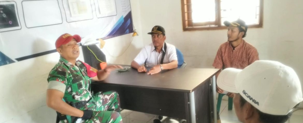 Babinsa Koramil 1608 Karangampel Komsos Perkuat Sinergi Bersama Pamong Desa, Bahas Keamanan dan Kondusifitas Wilayah