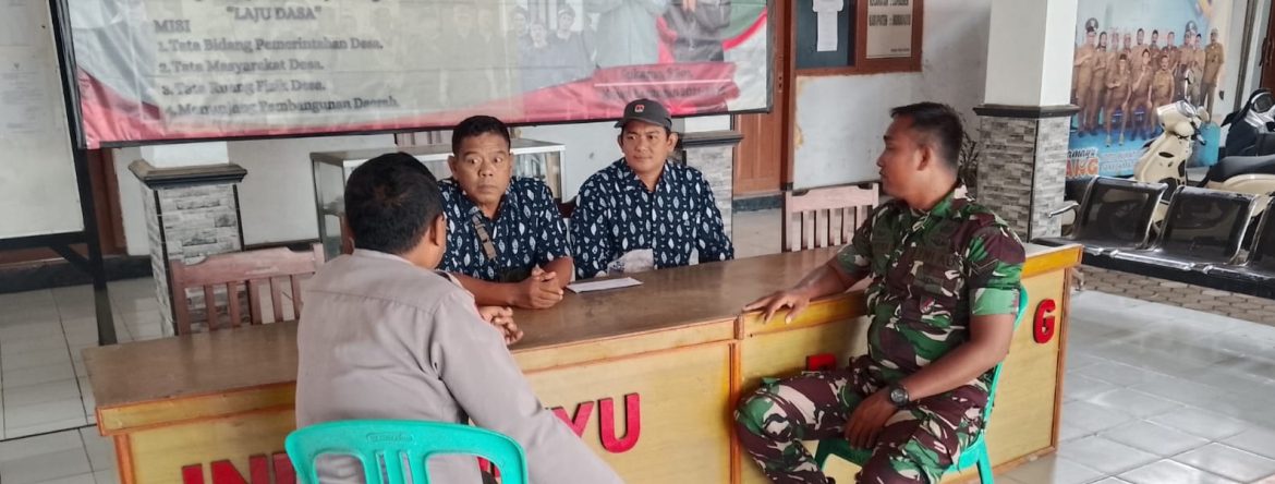 Babinsa Koramil 1603/Lohbener Komsos dengan Perangkat Desa Larangan, Dorong Warga Jaga Keamanan Lingkungan
