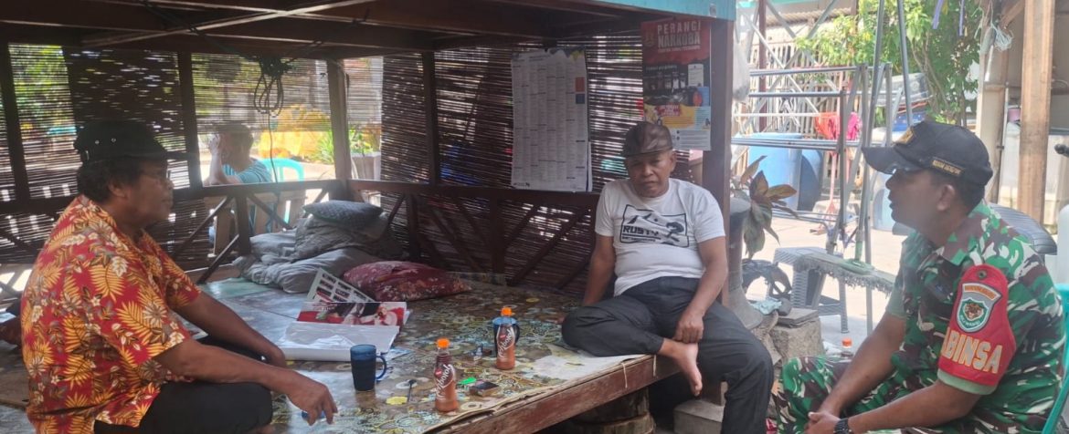 Komsos Bersama Warga, Babinsa Koramil 1608 Karangampel Ajak Masyarakat Bijak Gunakan Air dan Jaga Kebersihan