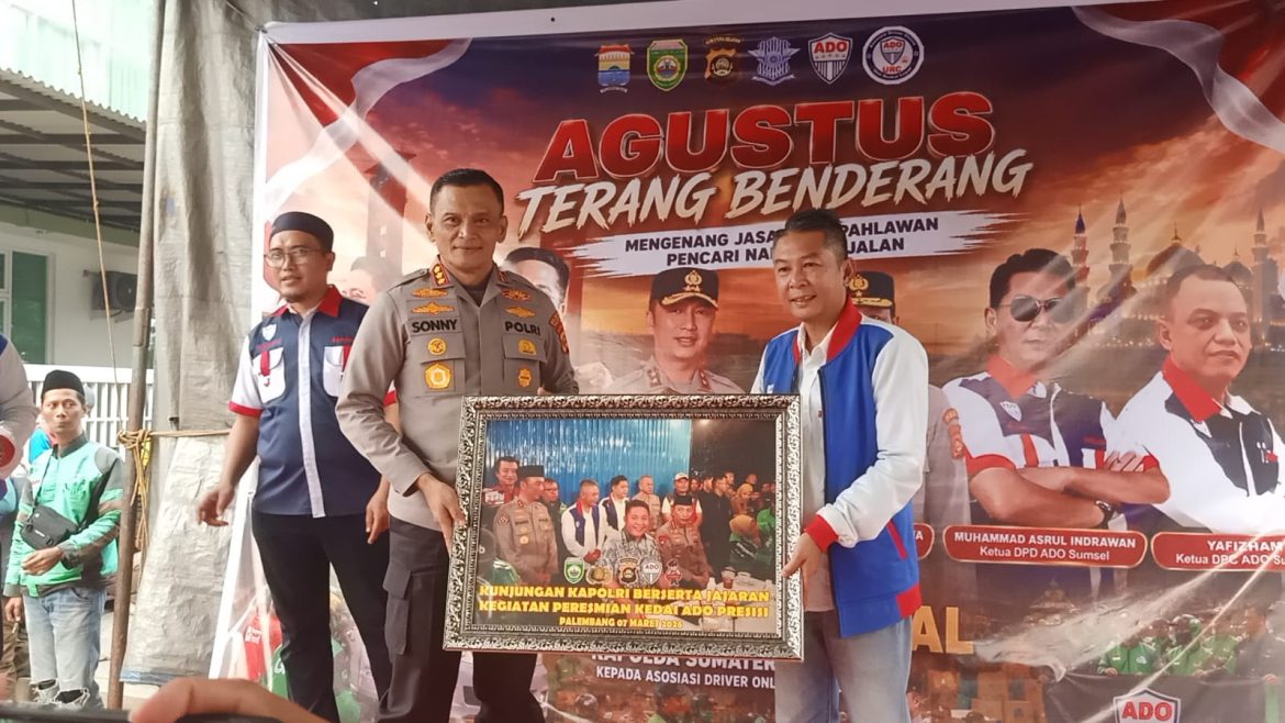 Agustus Terang Benderang”, Bentuk Kepedulian Kapolda Sumsel kepada Para Pengemudi Ojol