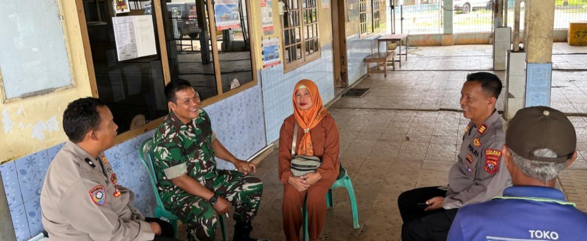 Perkuat Kamtibmas, Koramil 1601/Indramayu dan Polsek Balongan Ajak Warga Desa Majakerta Waspadai Geng Motor