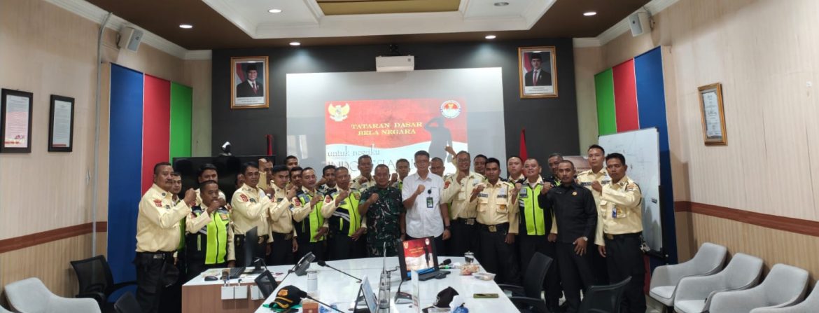 Danramil 1609/Juntinyuat Berikan Materi Wawasan Kebangsaan kepada Security Jatibarang Field