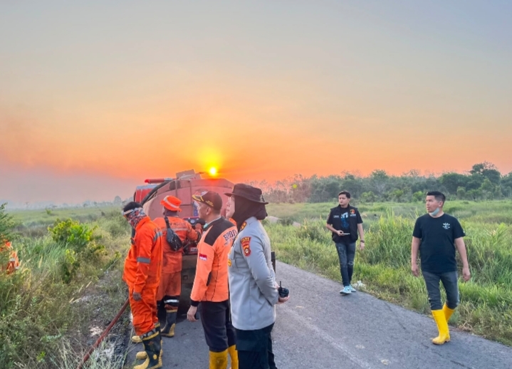 Kapolres Ogan Ilir Bersama Tim Gabungan Turun Tangan Langsung Lakukan Mitigasi Karhutla di Beberapa Titik Wilayah Hukum Polres Ogan Ilir