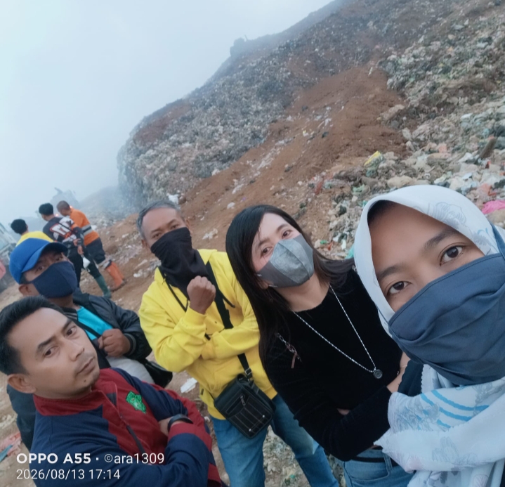 Kebakaran TPSA Ciniru Memasuki Hari Kedua, Laskar Gibran Turun Langsung Pantau Kondisi Warga