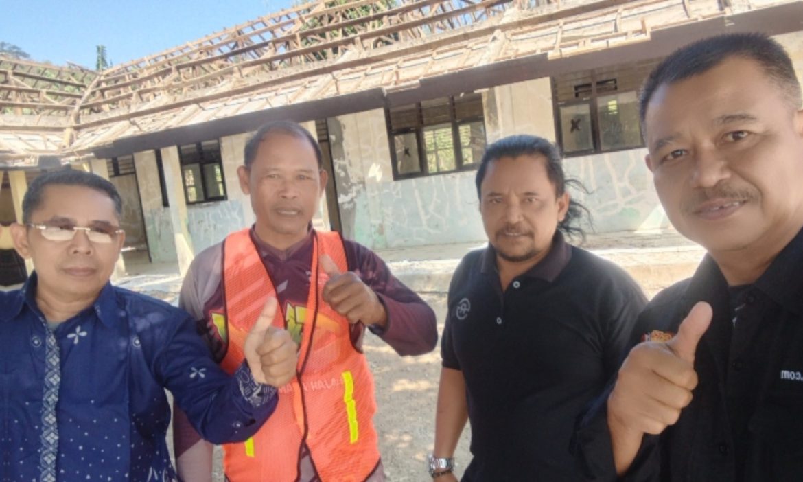 Revitalisasi SMP Satap Bantar Panjang Kec. Cibingbin, Ketua P2SP dan Jajaran Panitia Membangun Penuh Tanggung Jawab Sesuai Spek Gambar yang Ada