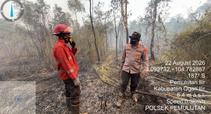 Polri Bersama Tim Gabungan Padamkan Karhutla 17 Hektare di Pemulutan Ilir, Kabupaten Ogan ilir Api Berhasil Dikendalikan Total