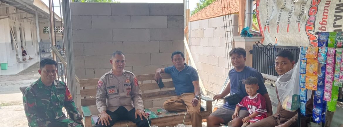 Babinsa Koramil 1601/Indramayu Komsos Bersama Warga Desa Pabeanudik, Ajak Tingkatkan Kewaspadaan dan Kepedulian Lingkungan