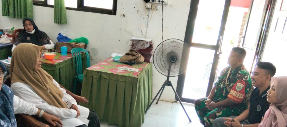 Komsos di Bojongsari, Babinsa Koramil 1601 Indramayu Ajak Warga Perkuat Keamanan Lingkungan