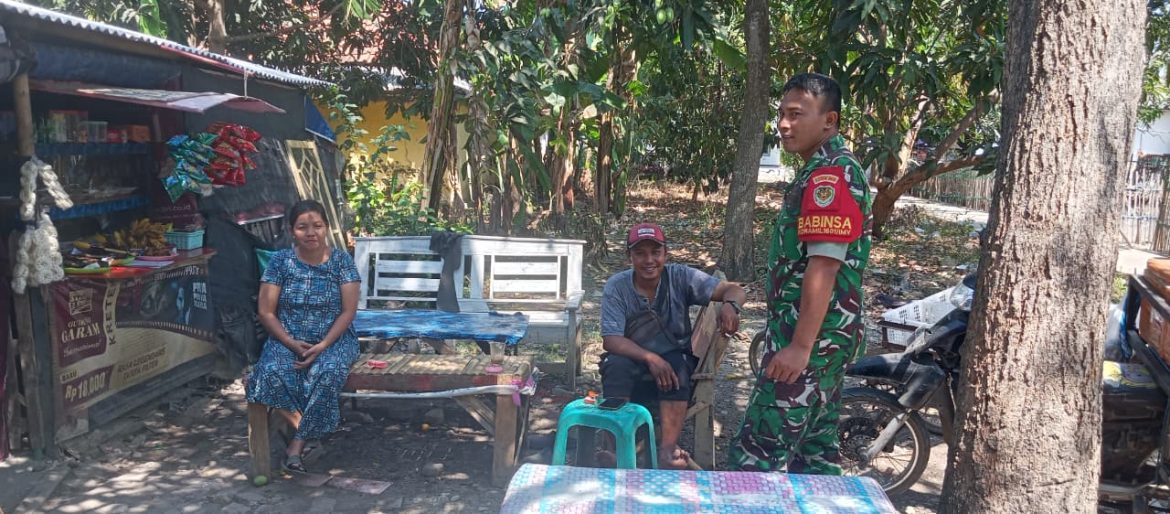 Komsos di Wilayah Binaan, Babinsa Koramil 1601/Indramayu Pererat Kedekatan dengan Warga Gelarmandala