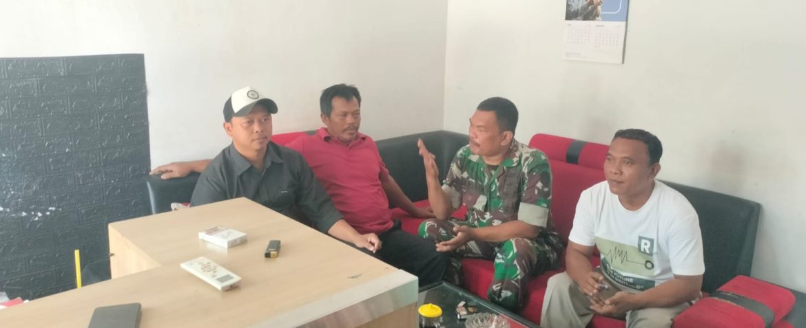 Babinsa Koramil 1605/Sukagumiwang Perkuat Silaturahmi dengan Masyarakat Tenajar Lor
