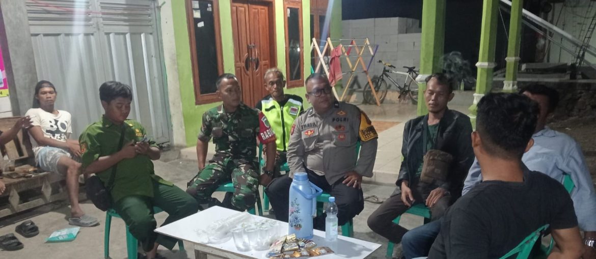 Komsos di Pekandangan, Babinsa Koramil 1601 Ingatkan Warga Waspadai Karhutla dan Geng Motor