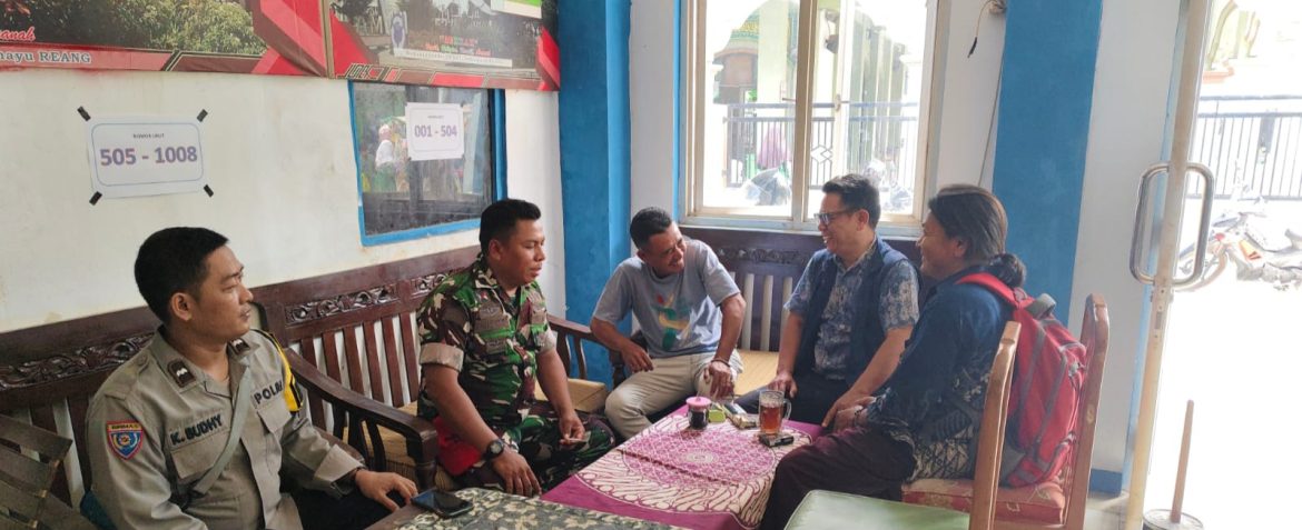 Keamanan Desa Jadi Perhatian, Babinsa Koramil 1608 Karangampel Rangkul Tokoh Pemuda dan Pamong Kedokanbunder Wetan