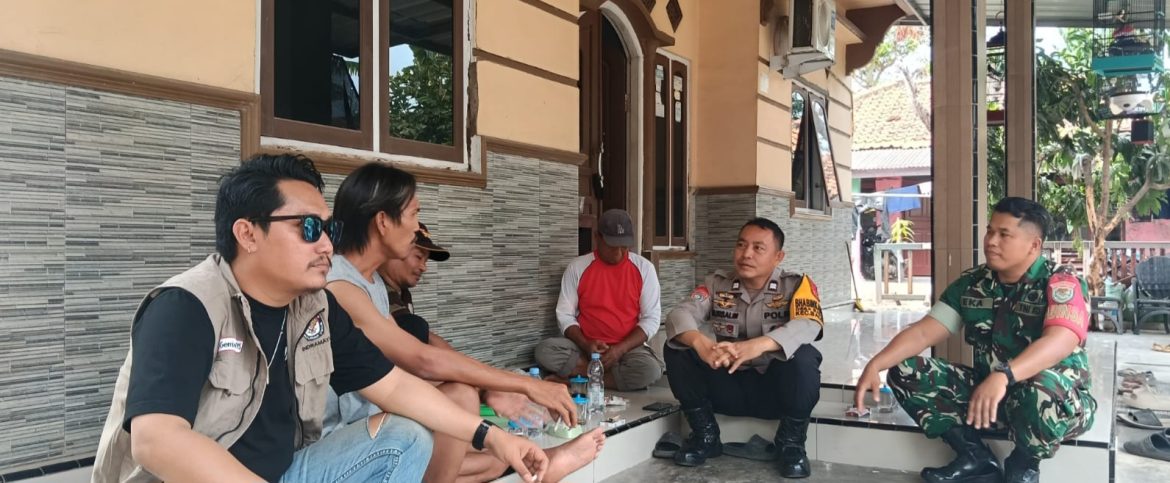Babinsa Koramil 1601/Indramayu Sambangi Warga Balongan, Pesan Kamtibmas dan Bahaya Bakar Sampah Mengemuka