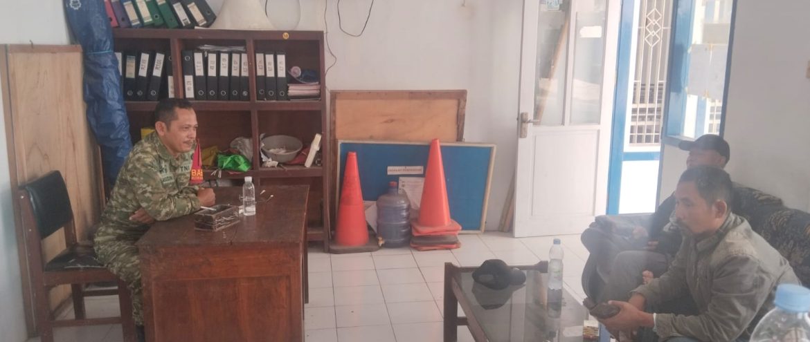 Komsos di Desa Dukuh, Babinsa Koramil 1601/Indramayu Tekankan Kamtibmas dan Pelayanan Publik