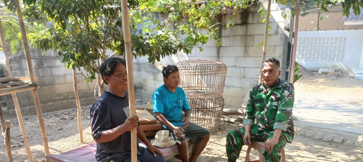 Babinsa Koramil 1605 Sukagumiwang Perkuat Komsos Bersama Tokoh Masyarakat Tulungagung