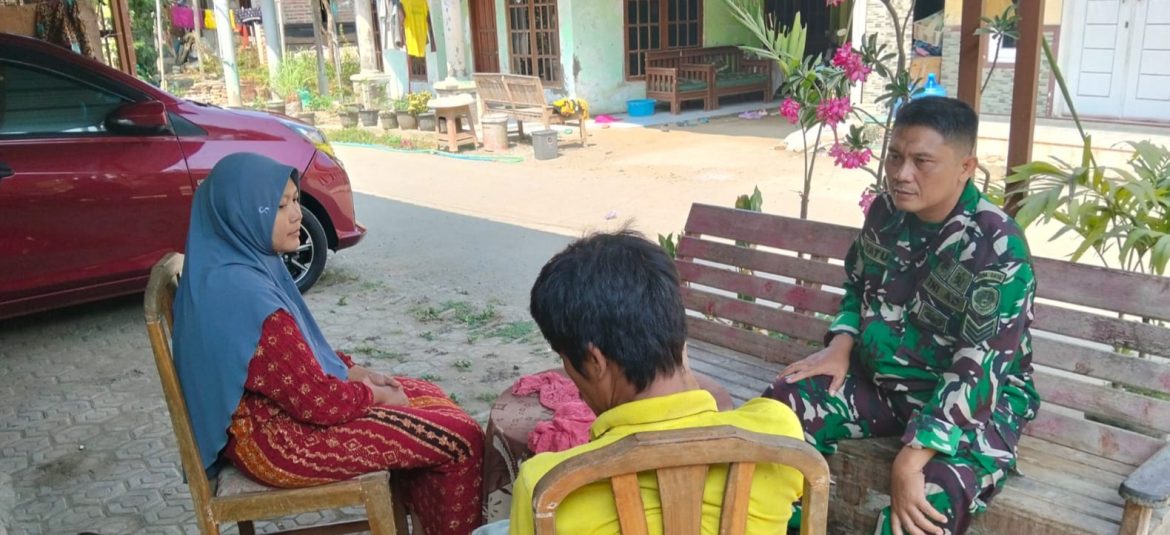 Komsos di Sukawera, Babinsa Koramil 1605 Ajak Warga Dukung Program Pemerintah dan Perkuat Siskamling