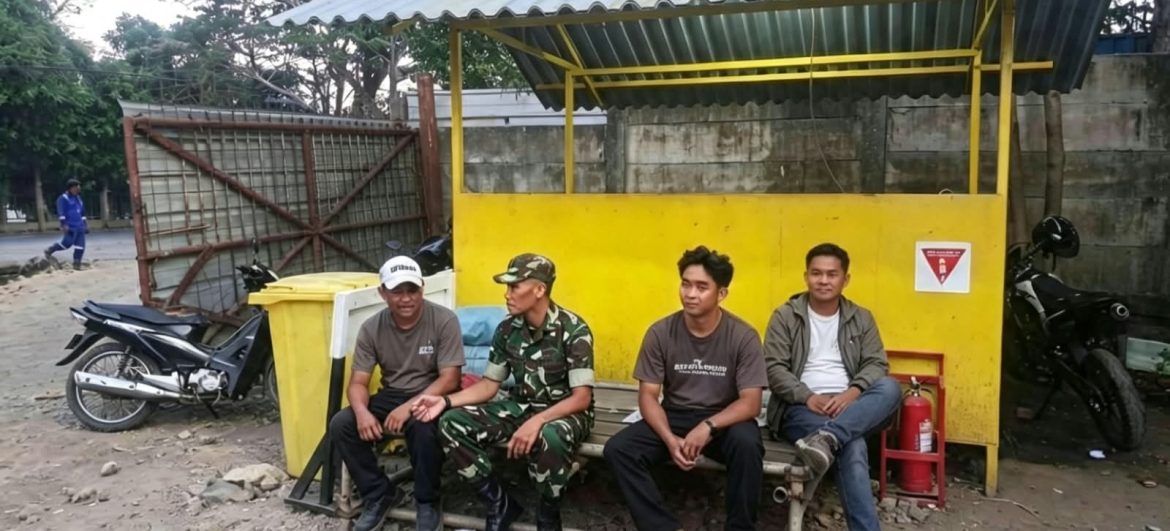 Komsos di Desa Mundu, Babinsa Koramil 1608 Karangampel Ingatkan Warga Waspadai DBD hingga Kejahatan