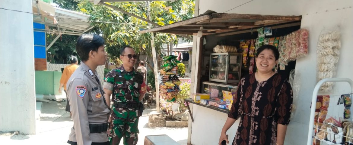 Komsos di Tegalurung, Babinsa Koramil 1601/Indramayu Ingatkan Warga Waspadai Kebakaran Saat Kemarau