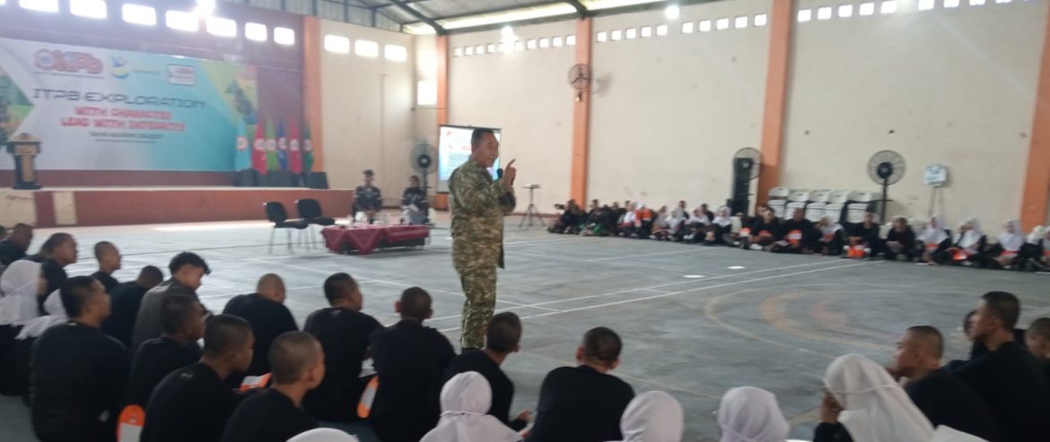 Bukan Sekadar Kuliah, 237 Mahasiswa Baru ITPB Dibekali Character Building oleh Danramil 1609