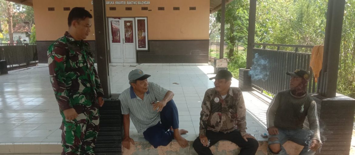 Komsos di Pabeanudik, Babinsa Koramil 1601 Ajak Warga Perkuat Keamanan dan Peduli Lingkungan