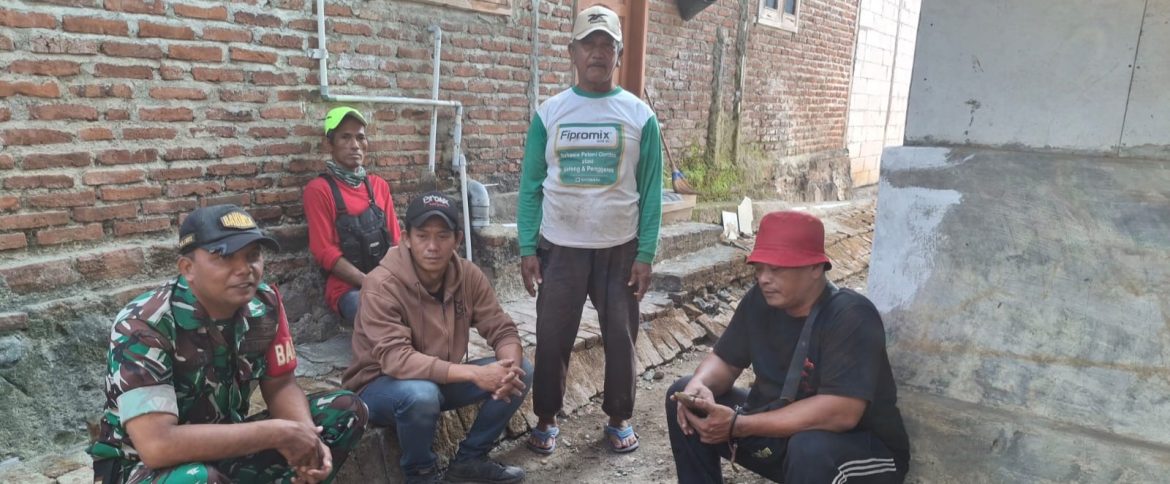 Komsos di Peinggacala, Babinsa Ajak Warga Hemat Air dan Jaga Kondusivitas Lingkungan