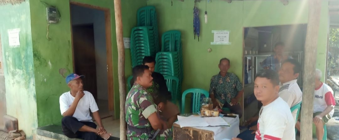 Tak Sekadar Hadir, Babinsa Koramil 1605 Sukagumiwang Bangun Kepercayaan Lewat Komsos