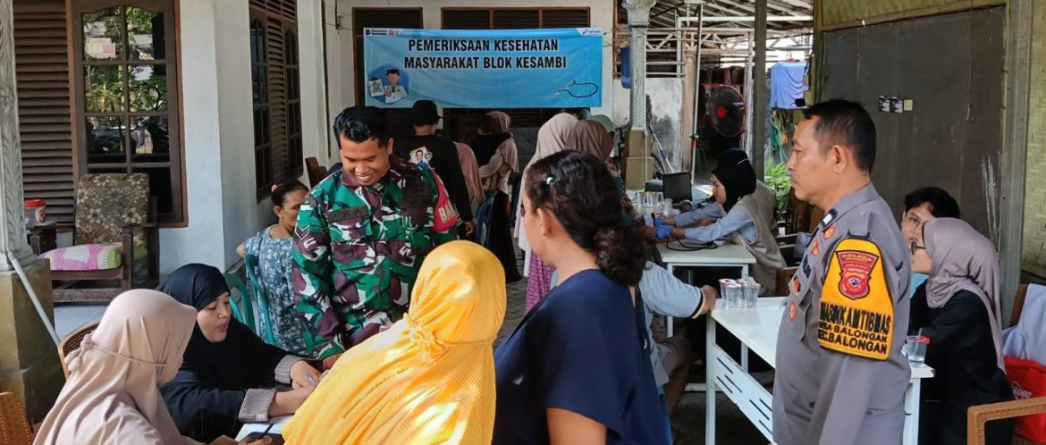 Koramil 1601 Indtamayu Monitoring Pelayanan Kesehatan PT KPI RU VI Balongan di Desa Balongan