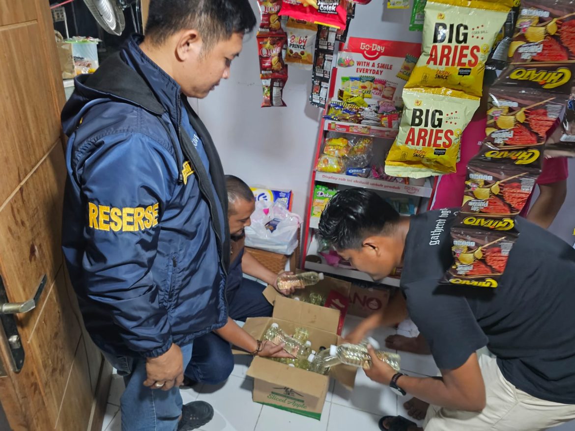 Polresta Cirebon Berantas OKT dan Miras, Tiga Pelaku Dibekuk dan 655 Botol Disita