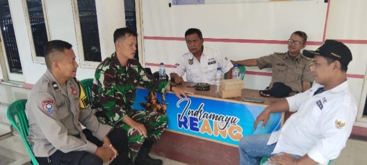 Babinsa Koramil 1608 Karangampel Perkuat Komsos Bersama Masyarakat dan Pamong Desa Kaplongan